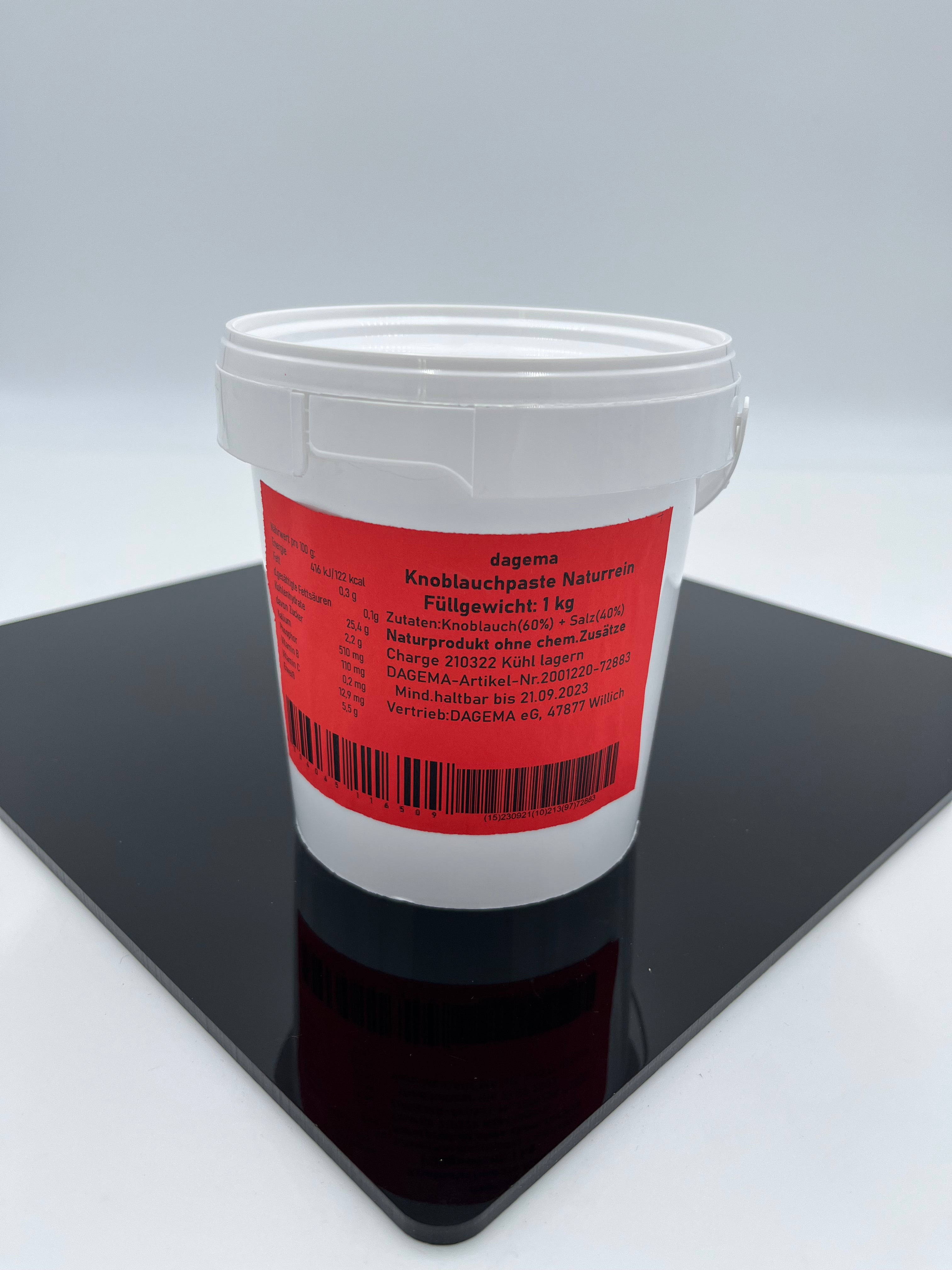 Knoblauchpaste mit Kochsalz