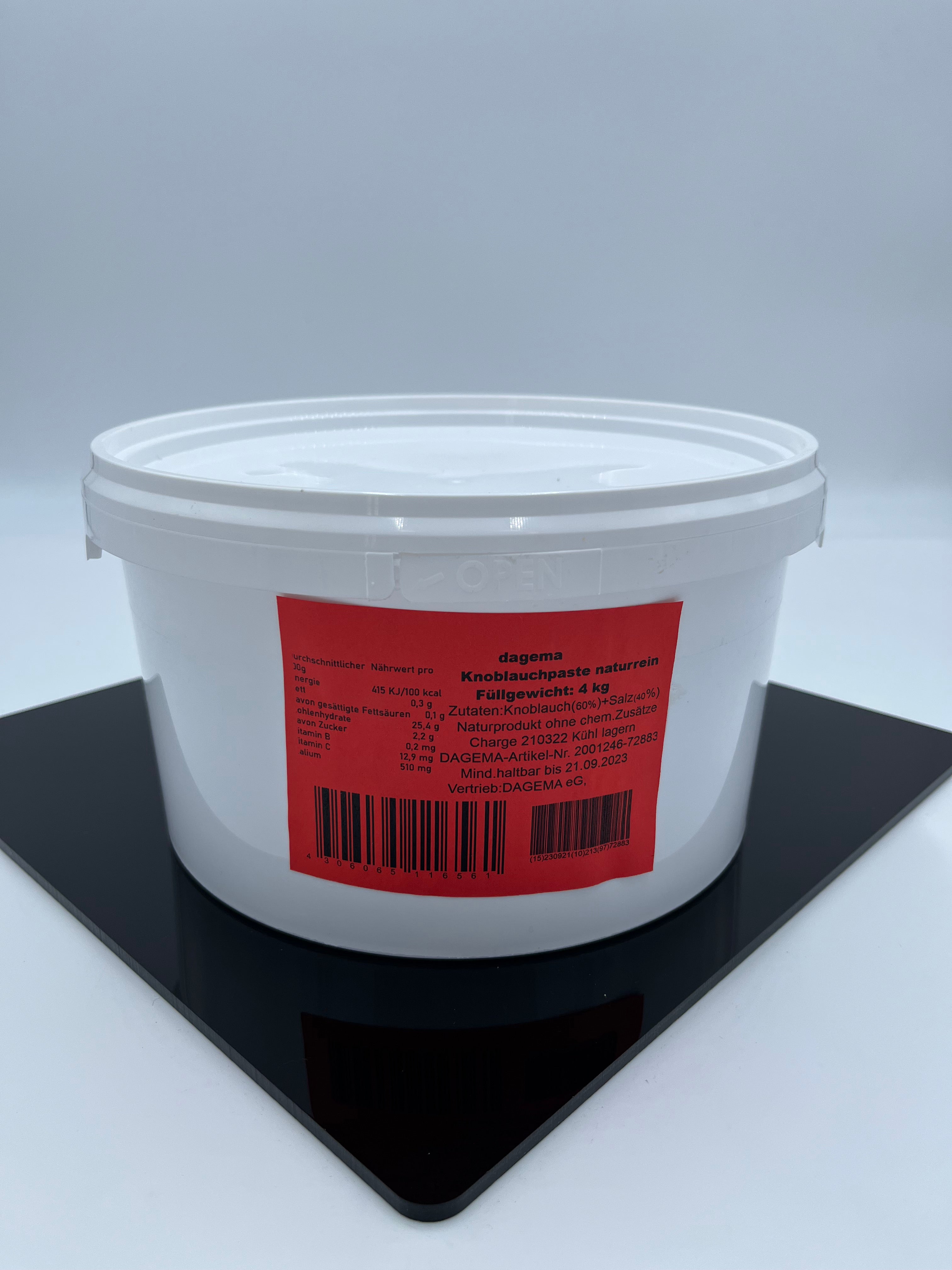 Knoblauchpaste mit Kochsalz